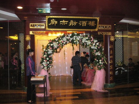 Hochzeitsgesellschaft in einem Restaurant