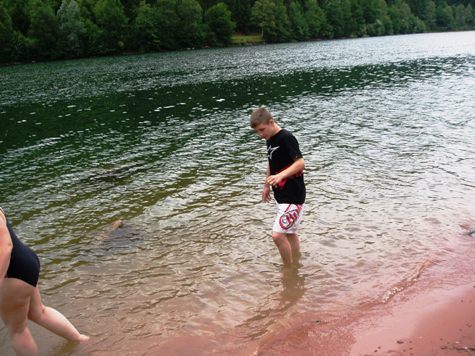 Erste Wasserprobe in der Nagoldtalsperre