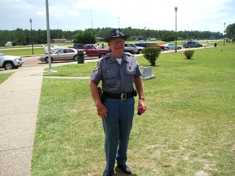 Officer an der Staatsgrenze von Mississippi
