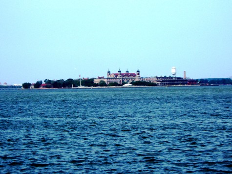 Ellis Island war die zentrale Sammelstelle fr Immigranten in die USA.